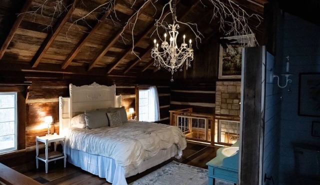 JuneBug Log Cabin, Nashville Music History, Dreamy Loft Suite, Stone Frpl.