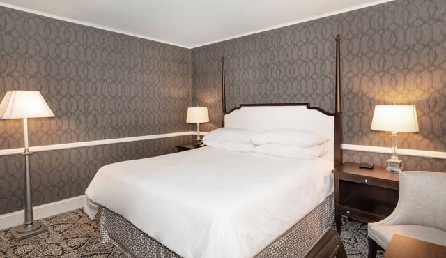 Just Steps from Waterfront | Robert Johnson King | 0.3mi to US Naval Academy