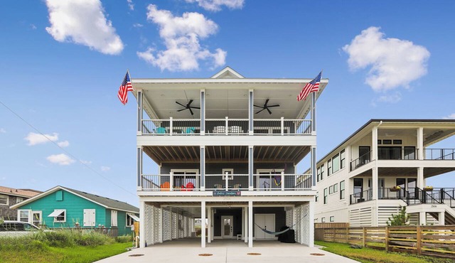 KD2504A-Beautiful, new build home, 5 bedroom, Ocean View, Hot Tub, Elevator!