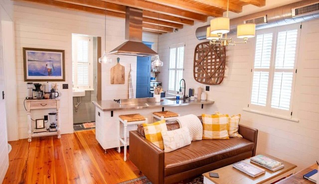 King Bed Suite | Walk to King St & MUSC | Private Porch | Downtown Charleston