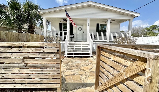 Laguna Beach ~Dog Friendly! Short Walk to Beach! ~ Summer Specials!