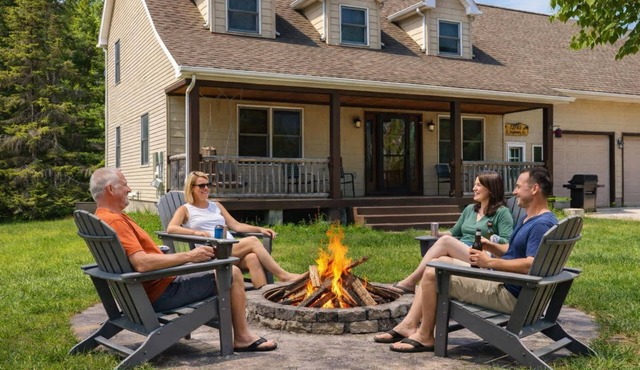 Lake Superior Cabin,4BR,Sleeps 8, Beach, Fireplace