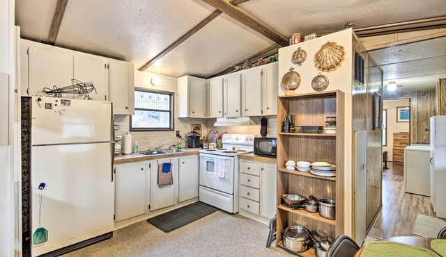 Lake-View Getaway in Sherrills Ford w/Deck!