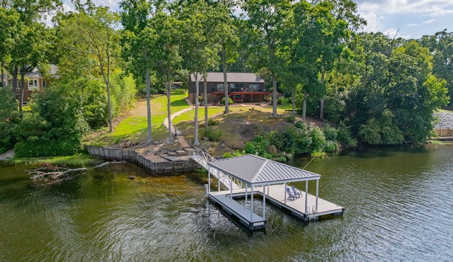 Lakefront home: Hot Tub, Kayaks, Firepit, Dock