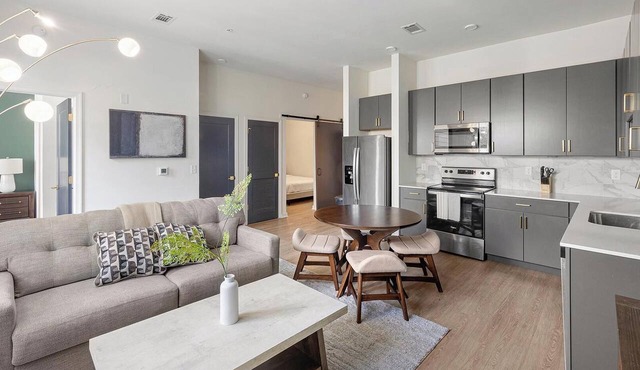 Landing | Chic 2BD, Pool, Courtyard in Richmond