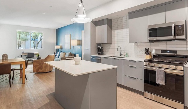 Landing | Incredible 2BD, Gym, Clubhouse