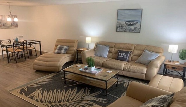 Large 2 Bedroom Apartment in Downtown Fairhope