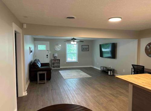 Lawrence Oaks Residence