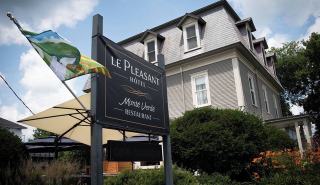 Le Pleasant Hôtel in Sutton