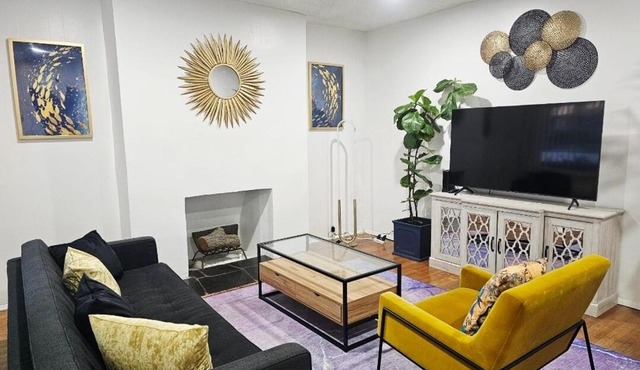LOS ANGELES 6 BR HOME - Sleeps 8-10 - FREE PARKING -BBQ