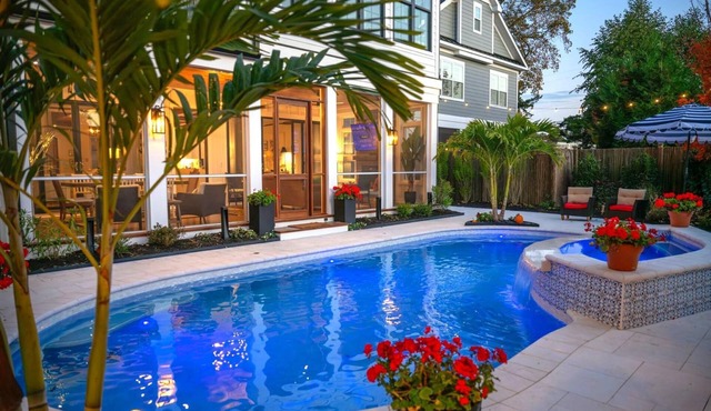 Lux Estate: 8BR, 8.5BA + Cottage, Walk to Beach