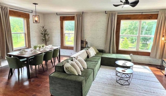 Luxe 2,500 Sq ft Historic Retreat-Near Blue Ridge