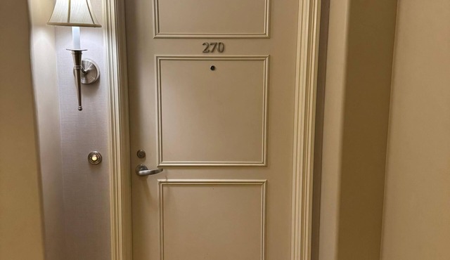 Luxurious fully furnished 2-bedroom 2.5 bath condo in enchanting Glendale CA