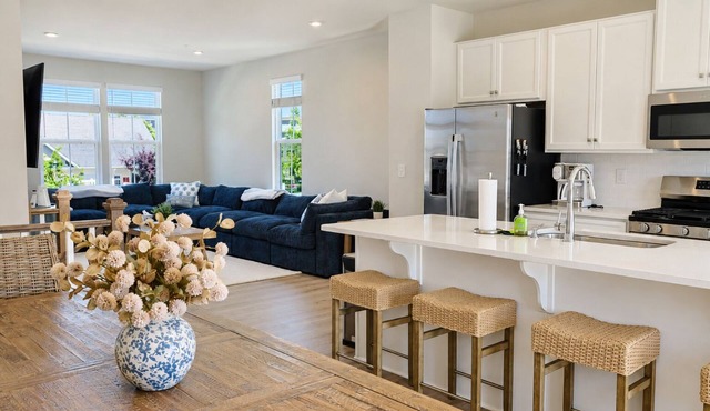 Luxury Coastal Townhome Steps from Clubhouse/Pools