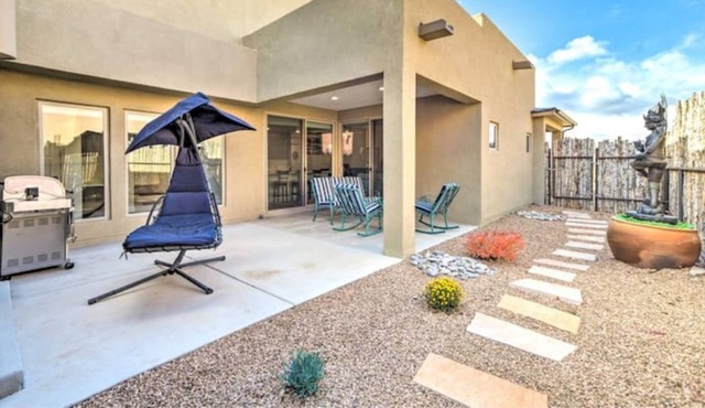 Luxury Home with Hot Tub and TONS of Amenities! Pet Friendly!