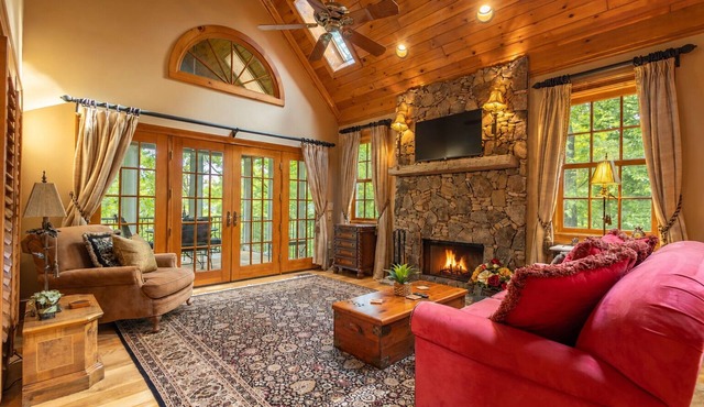 Luxury Lake Santeetlah Mountain Cottage