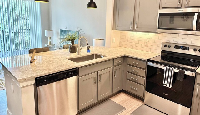 Luxury Studio Ft. Jackson Downtown