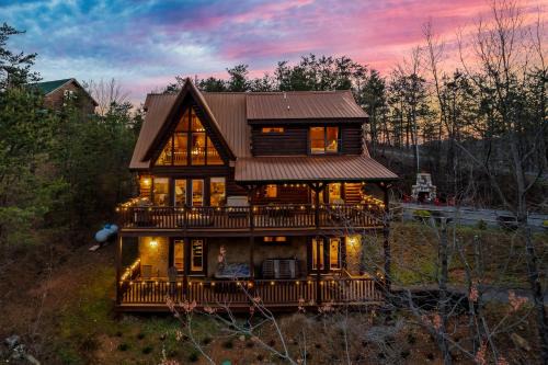 Magnificent Views Cabin! Summer and Fall Specials!