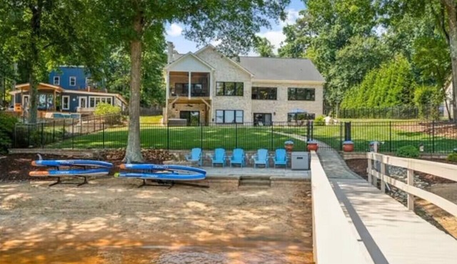 Malibu Blue Luxury Vacation Lake Home, Private Dock & Beach, 5BR Family Getaway