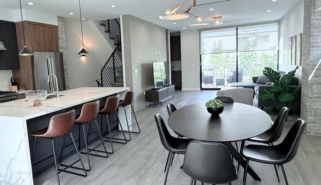 Modern 2BD3.5BA +Bonus room near Universal Studio
