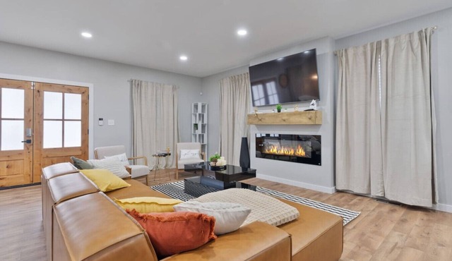 Modern 3-Br Retreat Downtwn Indy