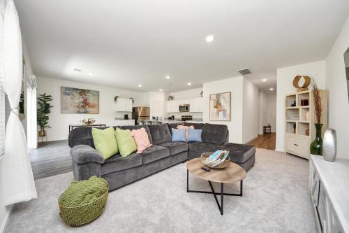 Modern Comfort, Close to Everything