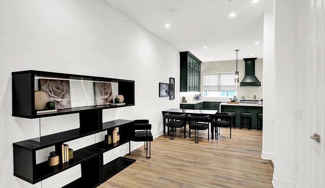 Modern Luxury | Fireplace | Rooftop Deck | Near DT