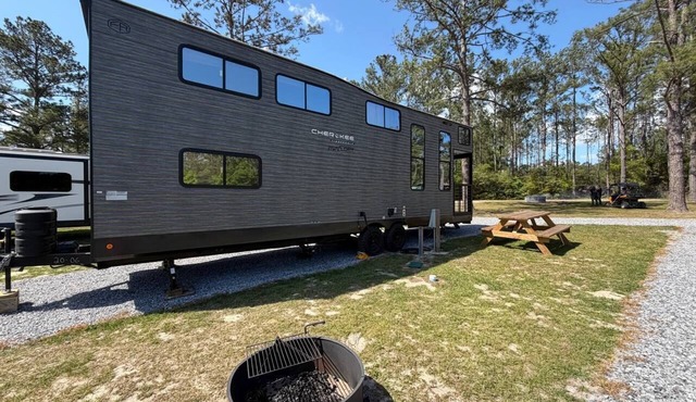 Modern Luxury RV Retreat and Patio, minutes from springs and beaches!