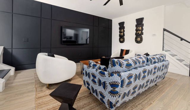 Modern Suburban Ulo Away From Ulo - 6 Bedroom/5 Bathroom Property