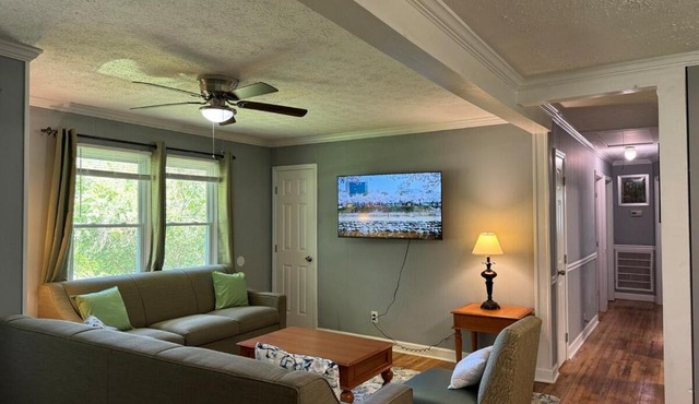 Mountain View 4 Bedrooms 2 full Bathroom house in Cave Spring