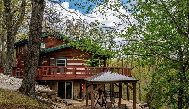 Mountain View Log Cabin | Hot Tub, 3 Kings & Game Room 3BR, 3BA