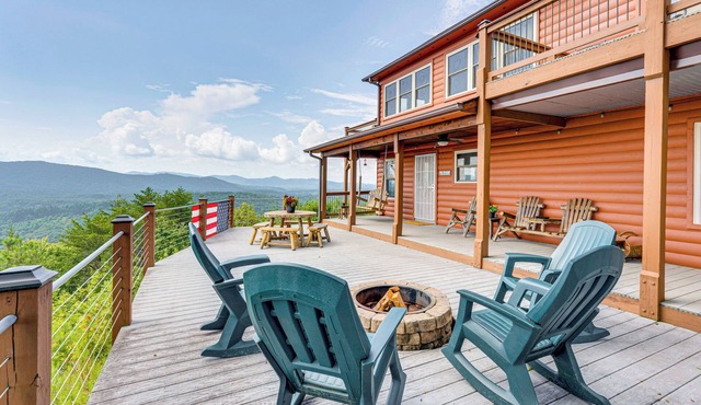 Mtn-View Cabin: Deck & Pets Welcome in Murphy