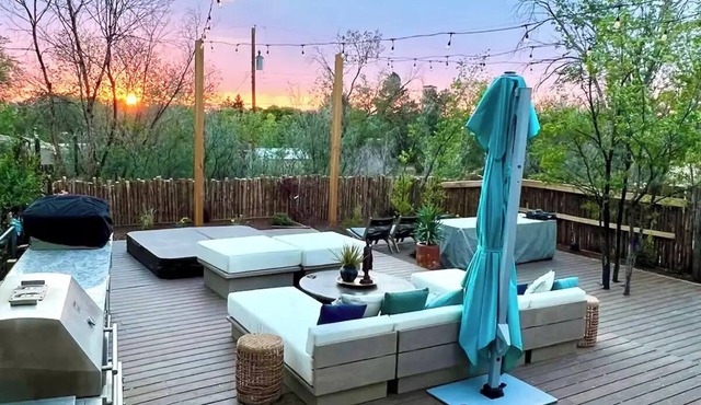 New Luxurious Home Near Plaza