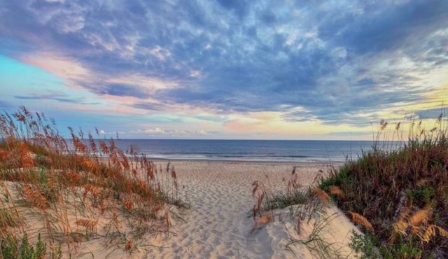 New Luxury Coastal Home~Golf Cart~Elevator~EV Charger!
