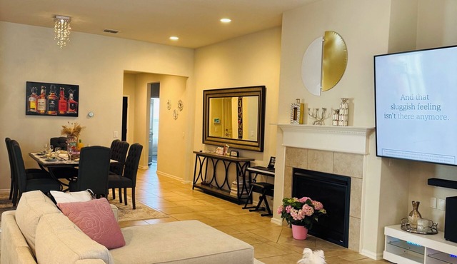 Nice & Cozy home- central location- for BMT, Six Flags, Sea World, Riverwalk.
