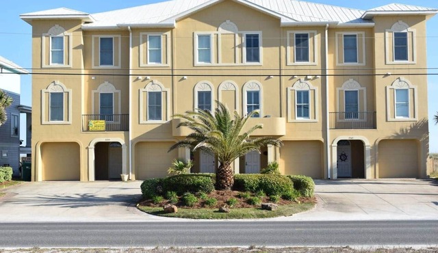 Oceanfront 4 bedroom 3 bath home for up to 10 guests -Your dream vacation awaits