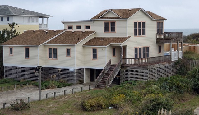 Oceanfront Corolla home with WiFI, private pool, hot tub, and foosball table!