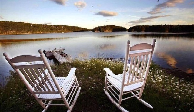 OCEANFRONT WITH DOCK - BRUNSWICK, BATH, MIDCOAST REGION Dog friendly in West Bath