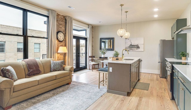 On Dtwn Square! Chic Lawrenceburg Condo w/Balcony