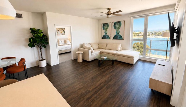 Panoramic Marina Retreat - Ocean Views - Designer 2BR