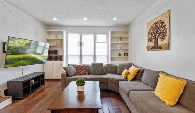 Peaceful Pet-Friendly Stay - Near USNA and Beaches