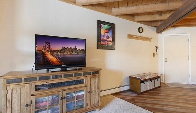 Peaks & Peace - Spacious Condo in Silverthorne with jacuzzi and fitness room