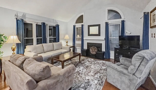 Perfect for Extended Stays! Pet Friendly, Fenced Yard, Garage