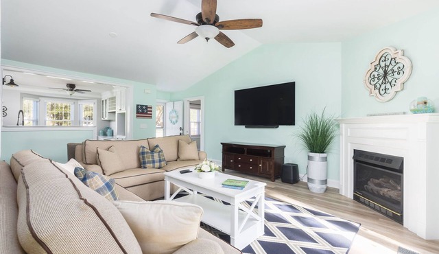 Pet Friendly, Entire Home, Close to the Beach & Charleston