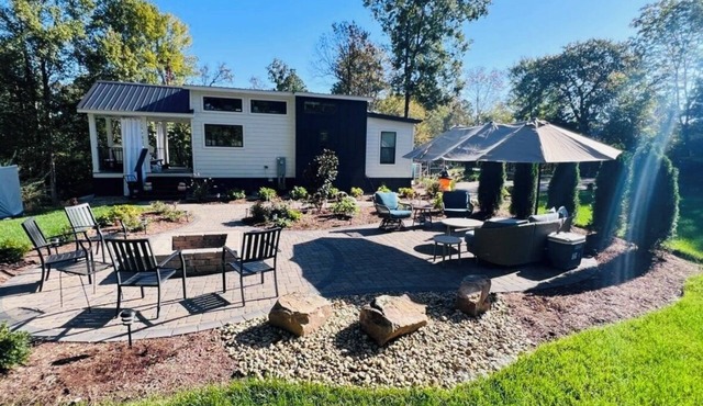 Pet friendly tiny house on 2+ acres in Big Sandy, Tennessee