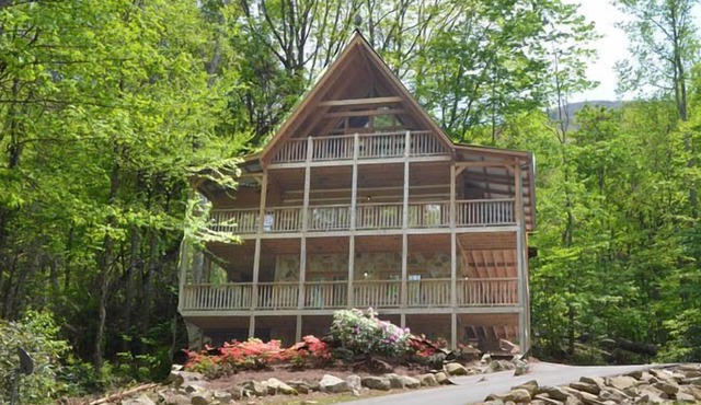 Private 3 Bedroom Cabin On Mountain Stream Sleeps 10 Hot Tub Jacuzzi Fireplace Pool Table Kitchen