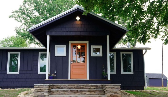 Private Family Cottage 3BR 2 BATH - 2 min to TIEC | The Orange Door