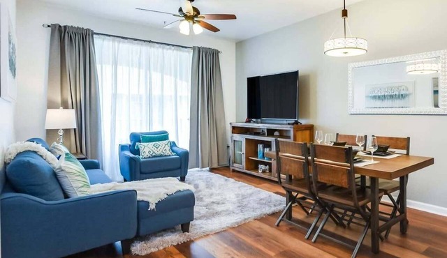 Private Top Floor Sparkling Condo Near Attractions