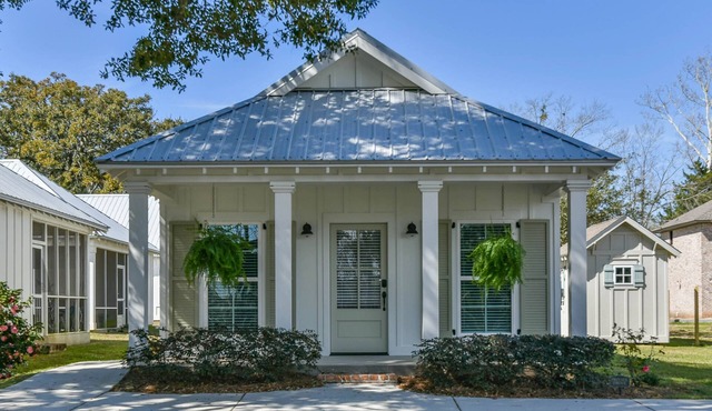 Rare Cottage in Heart of Downtown Daphne!