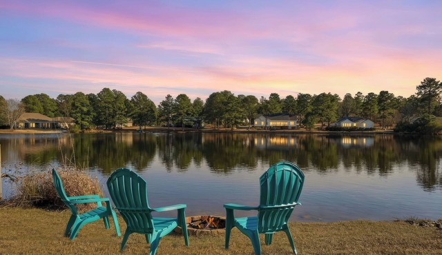 Relaxing 3-Bedroom Pondfront Escape Near Pinehurst & Southern Pines